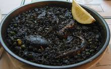 Ma Recette De Calamars A L Encre De Seiche Et Son Riz Noir Calamar Recette Riz Noir Paella Recette