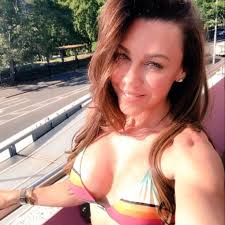 Sieh dir 1,557 fotos und videos von michelle heaton™ (@therealmichelleheaton) an. Michelle Heaton Flaunts Washboard Abs In Bright Bikini While Touring Australia With Atomic Kitten Ok Magazine