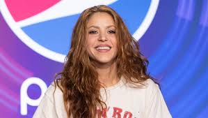Liricamente a canção aborda o tema de uma. Shakira S Pink Hair Makeover See Before After Photos Hollywood Life