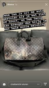 Wij horen hem echter liever rappen dan schelden en dat is dan ook precies wat hij doet op blijven. Louis Vuitton Tas Buitgemaakt Uit Auto Rapper Lil Kleine Crime Nieuws