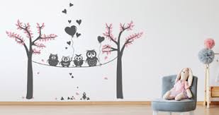 Die lustigen wandtattoo motive fürs kinderzimmer sorgen bei jungs und mädchen für fröhliche stimmung und können, je nach motiv, mit einem wunschnamen personalisiert werden. Wandtattoo Kind Schone Kinder Namen Wandtattoos Furs Kinderzimmer