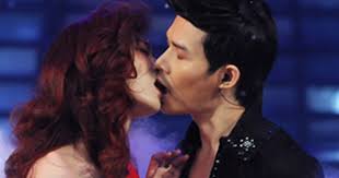 Nathan Lee-Ngọc Oanh hôn nhau như chốn không người