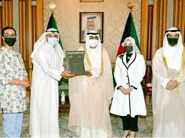 وترصد «فيتو» بعض الصور النادرة للشيخ صباح الأحمد في مرحلة شبابه. Ø³Ù…Ùˆ ÙˆÙ„ÙŠ Ø§Ù„Ø¹Ù‡Ø¯ Ø§Ù„Ø´Ø¨Ø§Ø¨ Ø§Ù„ÙƒÙˆÙŠØªÙŠ ÙŠÙ†Ø´Ø± Ø«Ù‚Ø§ÙØ© Ø§Ù„Ù…Ø¨Ø§Ø¯Ø±Ø§Øª Ø§Ù„Ø¥Ù†Ø³Ø§Ù†ÙŠØ© Ø­ÙˆÙ„ Ø§Ù„Ø¹Ø§Ù„Ù…