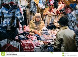 Estnische frauen zu umwerben beginnt ähnlich wie das umwerben jeder frau zeig ihr, dass du interessant bist, selbstbewusst, dich in deiner . Tallinn Estland Frauen Verkaufer Verkauft Verschiedene Bunte Gestrickte Traditionelle Europaische Warme Kleidung Kappen Hute U Redaktionelles Stockfotografie Bild Von System Estland 123388427