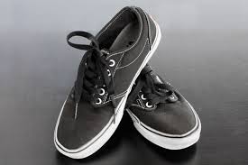 How To Make Your Vans Shoes Look New Ehow Black Canvas Shoes Black Vans Shoes White Vans Shoes
