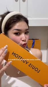 Cobain cookies Mevvahhhh nya Louis Vuitton ✨✨ #LVcookies  #louisvuittoncafebangkok #louisvuittoncafe #lvcafe #lvcafebangkok  #lvcookies #lvchocolate #louisvuittoncookies