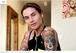 Karolina gilon jest prowadzącą program „ninja warrior polska, gdzie wysportowani uczestnicy zmagają się z trudnymi przeszkodami. Karolina Sobota Instagram