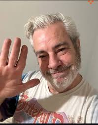 Now I don't know if it's Facebook but I'm getting worried. Where's pool  boy🤣 I'm very disappointed and if I have to fly from Canada to have a word  I will ! |