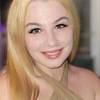 Elsa Morton's Instagram, Twitter & Facebook