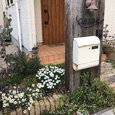 枕木門柱 門柱 アイビー 玄関 入り口 ポポラス などのインテリア実例 2017 04 19 18 17 59 roomclip ルームクリップ 玄関アプローチ花壇 庭 デザイン ナチュラル 庭