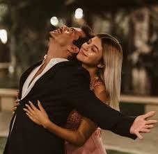 Depois de ultrapassarem os problemas com a família, bárbara bandeira e kasha já não escondem do mundo o romance, apesar dos 12 anos de diferença de idade, mas os fãs da cantora não estão a gostar de ver o seu lado mais íntimo. Ups Barbara Bandeira Passa Meia Noite Com O Ex E Namorado Chega De Surpresa Nacional Flash