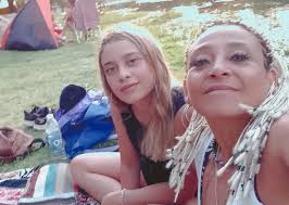 Feliz cumpleaños maestra de luz .SOS de fierro mi compañera. Te amo todo.