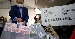 México se encuentra llevando a cabo las elecciones federales de este 2021 mientras las y los ciudadanos acuden a las urnas para ejercer el sufragio. Cmhcb77e32m0gm