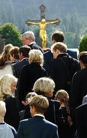 Er sei mit den rettungseinheiten in kontakt, schrieb draghi auf twitter. Seilbahnungluck Von Solden Pilot Spricht Von Technischem Defekt Der Spiegel