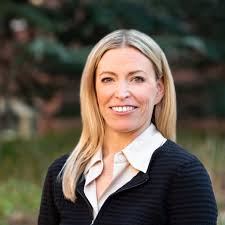 Leslie Hubbard's Instagram, Twitter & Facebook