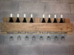 Etagere Pour Bouteilles De Vin Et Verres A Pied En Palette Meubles Et Rangements Par Planite Design Verre A Pied Bouteille De Vin Etagere En Verre