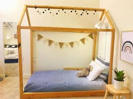 🤸🏻‍♀️ ganz besonders daran mag ich die schöne stange aus holz… Montessori Kinderzimmer Einrichten Tipps Inspiration