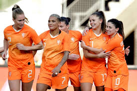 Последние твиты от fanpagina oranje leeuwinnen(@leeuwinnenfans). De Nederlandse Voetbalsters Wachten Nog Op De Eerste Serieuze Test Voor Het Wk Trouw