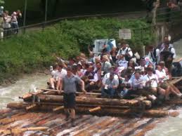 Flossfahrt Auf Der Isar Von Wolfratshausen Nach Munchen Flossfahrt Floss Italien Reisen