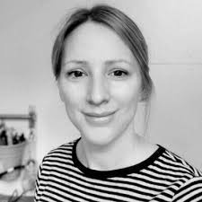 Kelly Caswell's Instagram, Twitter & Facebook