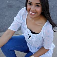 Congratulations Aurora Torres, this year's recipient of the FEA  scholarship! She'll spending her summer in South Korea. Congratulations!  #uta #utastudyabroad #awaywego #FEA #congratulations #southkorea