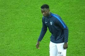 Initially, then 18 year old spent time with the reserves but sighting his talent, paris fc boss mehmed bazderevic gave him his break in the first team. Transfergeruchte Fc Schalke Bietet Fur Wamangituka Mvogo Von Leipzig Nach Frankfurt