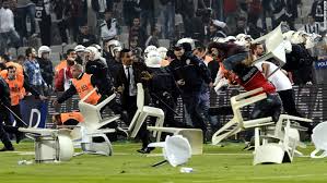 Galatasaray ile beşiktaş arasında oynanan maçlarda galatasaray daha fazla galip gelmiştir. Besiktas Galatasaray Ends In Violence Cnn