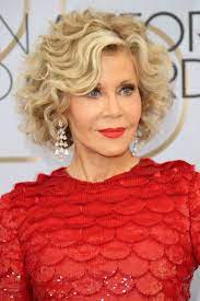 Jane Fonda S Hair Has Gone Through Some Crazy Changes Over The Years Acconciature Acconciature Capelli Medi Idee Per Acconciature
