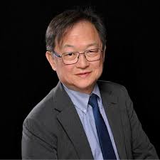 會扶著女生腰的男生， 你們是不是都在細節裡埋伏了心機？ 輕輕一扶，我就沒力氣走路了。