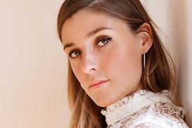 Singer Léon On Why She Loves Makeup