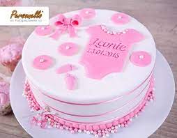 Am besten geht das in einzelteilen, also bevor mehrstöckige torten zusammengesetzt und dekoriert werden. Susse Motivtorte Zur Taufe Mit Fondant Strampler Torte Zur Geburt Taufe Kuchen Madchen Motivtorte