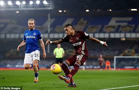 Luke ayling, robin koch, liam cooper (c), ezgjan alioski; Everton 0 1 Leeds United Raphinha S First Whites Goal Bags Much Needed Victory In End To End Clash Daily Mail Online