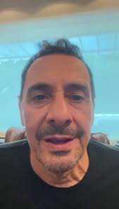 🎸🎤 Ricardo Mollo, vocalista y guitarrista de la banda Divididos, se  refiere a la suspensión del concierto que iban a realizar el sábado 23 de  marzo en el Festival REC, debido a un accidente sufrido ...