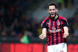 Hakan calhanoglu given transfer decision deadline amid arsenal interest. Ac Mailand Vertrag Lauft 2021 Aus Hakan Calhanoglu Spricht Uber Seine Zukunft