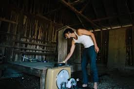 Folk Hive Backyard Sessions With Show Me Shows Shakey Graves Shakey Graves Going Crazy Photo