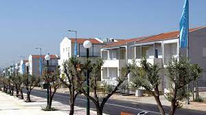 Το ολυμπιακό χωριό κτίστηκε στα περίχωρα της αθήνας με σκοπό την παροχή στέγης για τους αθλητές που πήραν μέρος στους ολυμπιακούς αγώνες 2004. Epanaleitoyrgia Toy Olympiakoy Xwrioy Ws A8lhtikoy Proponhtikoy Kentroy