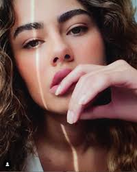 وظهرت العارضة الشابة، في العديد من الإعلانات التجارية داخل مصر وخارجها. Ooyxd4pq4j34rm