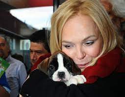 She married václav havel, then czech president, on 4 january 1997. Dojata Dagmar Havlova Veterinar Hercik Ji Na Krtu Daroval Stene Idnes Cz