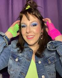 Starting off my Birthday Week by throwing it back to the 80's! 📸 I had so  much fun doing this look and it brought back lots of memories of growing up  in