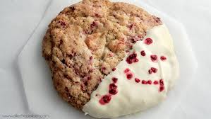 Recette Cookies Framboise Chocolat Blanc Comme Starbucks En 2019 Chocolat Blanc Cookies Chocolat Blanc Et Recettes Starbucks