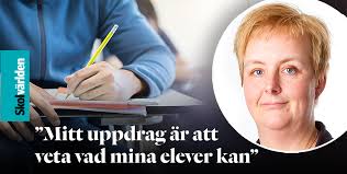 Inte minst på skolvärlden där hon sedan 2014 har skildrat språklärares vardag. Vem Kan Man Lita Pa Skolvarlden