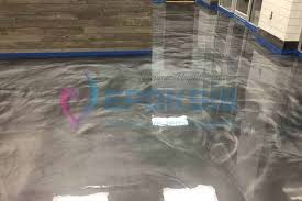 Koçtaş yaşayan evler blog'da biz de bol bol bunlardan bahsediyoruz ve şık bir ev dekorasyonu yapmanın pahalı olduğu algısının aslında yanlış olduğunu. Epoksi Boya Ile Tezgah Boyama Mobilya