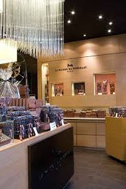Pin By Christopher Pang On Chocolate Retail Shops Chocolate Shop Food Shop Interior