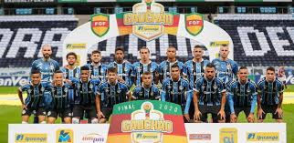 Discover more posts about gauchão. Gremio Repete Homenagem E Deixa Lesionados Erguerem Taca Do Gauchao