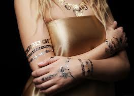 Wie du ein tattoo zuhause selber machen kannst!jetzt kostenlos abonnieren: Klebetattoos Selber Machen Diy Anleitung Tipps Fur Fake Tattoos Beauty Tipps Net
