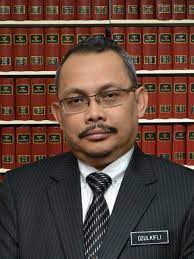 Dzulkifli graduated from the international islamic university malaysia (iium) with a bachelor of laws (honours) (ll.b. Dzulkifli Of Ag S Chambers Is New Macc Chief The Mole