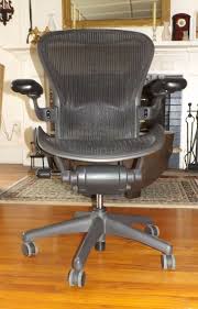 Herman Miller Aeron Size B Desk Chair Fully Adjustable With Lumbar Support Hermanmiller Chair Office Chair Without Wheels Lumbar Support