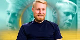 Welcome To Plathville: Signs Ethan's New Girlfriend Is A Clout Chaser (He  Should Proceed With Caution)