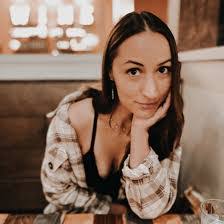 Shelly Duran's Instagram, Twitter & Facebook