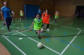 Spieler, der das spielfeld zu früh oder zu. Dfb Aktionstag Mini Spielfeld Und Tag Des Madchenfussballs In Alpenrod Fussballverband Rheinland